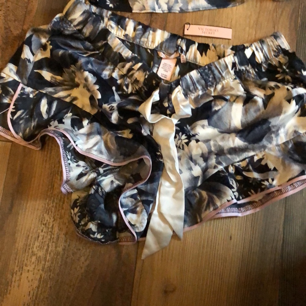 NWT VS satin sleep set - Picture 3 of 6